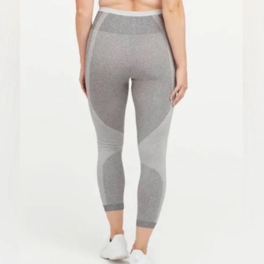 SPANX Women Large Seamless Sculpt Legging Spacedye Cloudy Gray NWT